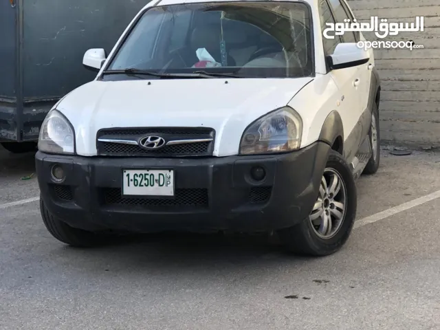 توسان 2005 بوضع  جيد  فتحه سقف هوك مرخص  تامين ترخيص