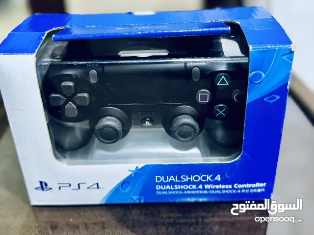 يد بلاي ستيشن 4 ( أصلية ) بحالة الوكالة و استعمال خفيف جدا
