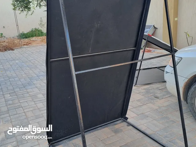 لافته مضيئة و2 لافتات واقفات بحالة جديدة للبيع.