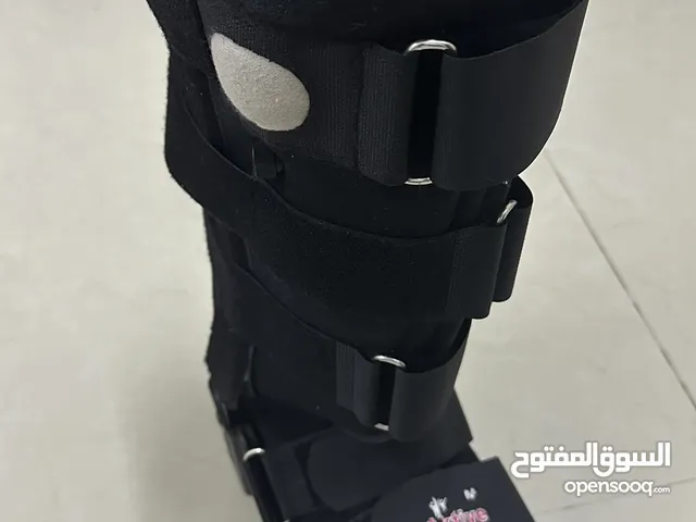 عكاز (crutch)  medium/حذاء مشي لتثبيت الكسور( air, uncle worker/Airboot for fracture,sprain) medium