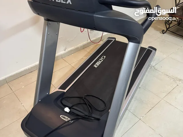 جهاز تريدميل Cybex770T شبه جديد استخدام شهرين فقط بسعر مغري