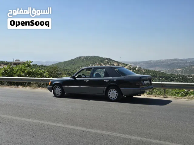 1990 مرسيدس بنز الفئة-E E 200