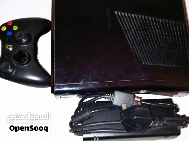 Xbox 360 S للبيع مع كامل ملحقاته