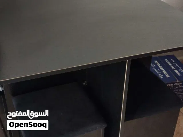 طاولة سفرة اربع كراسي ما فيها ولا خدش