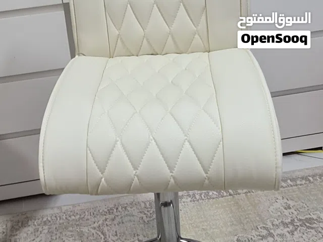 كرسي تسريحه جلد هوم سنتر قابل للتحرك لاعلي واسفل