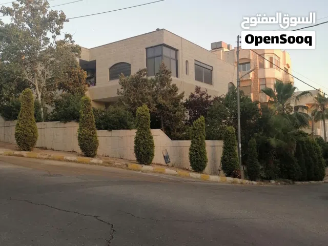 فيلا للبيع الجاردنز على شارعين مع منسوب من المالك