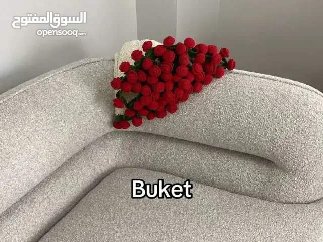 باقة ورد كروشيه يدوية - ترند أنيق لتزيين الطاولات والهدايا، تصميم فني بلمسة أنثوية راقية.