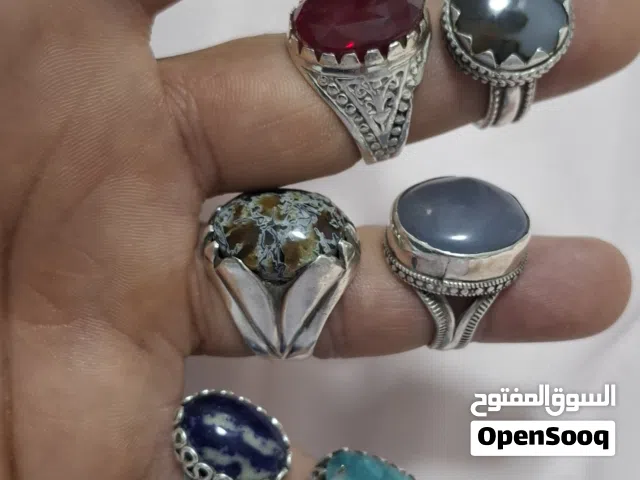 خواتم ذات نقوش جميلة واحجار كريمه.