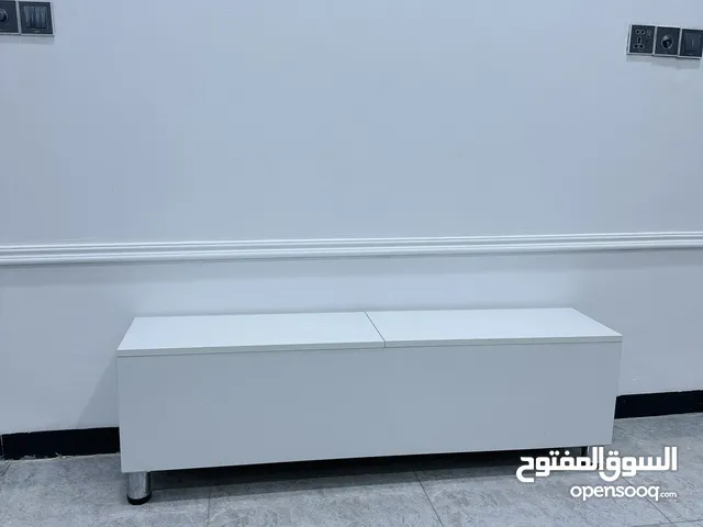 ميز تلفزيون للبيع