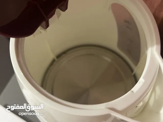 غلاية مياه و خلاط للبيع استعمال جيد جدا كالجديد