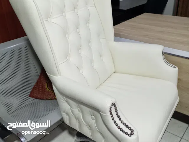 كرسي مدير جلد فخم بأقل سعر وتحدي