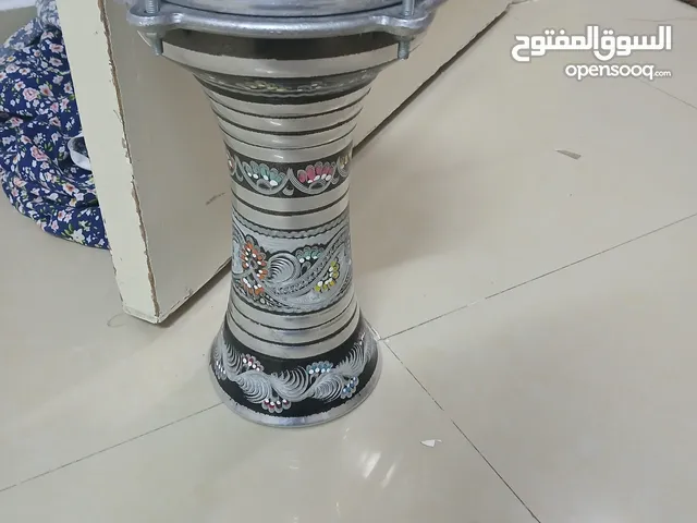 طبلة شرقية أصلية من SADEK، صوت قوي وواضح، تصميم مزخرف يدويًا، مناسبة للمبتدئين والمحترفين. بحالة