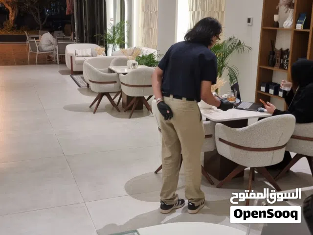 للايجار محل بموقع ممتاز علي الطريق الساحلي مع جلسات خارجية كبيرة واطلالة مريحة مع دفع خلو بسيط