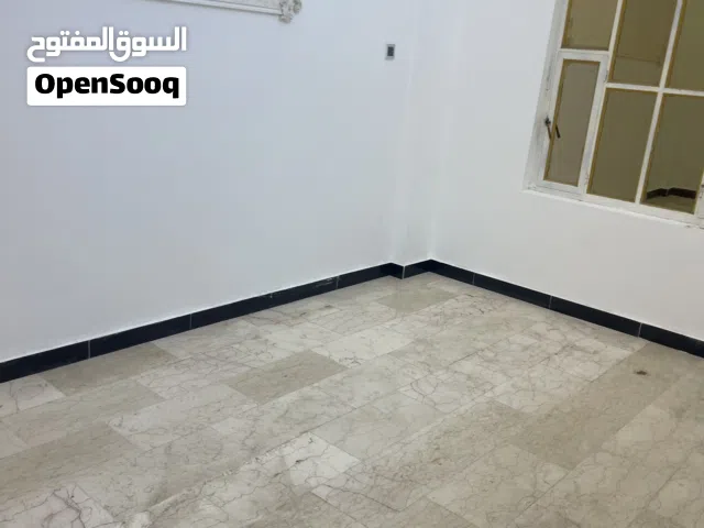 بناية متعدد طوابق للإيجار الجنينة على الشارع العام