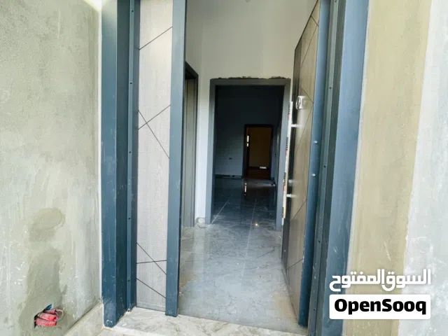 منزل لايجار ممتاز ارضي الله يبارك جديد ونظيف لايجار وجيهة ماشاء الله في طريق المطار.
