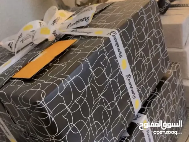 ابريق شاي واكوابه من ماركة رويال البرت من محل رومرز