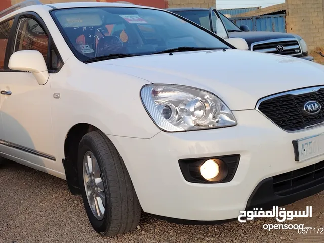 Used Kia Carens in Qasr Al-Akhiar