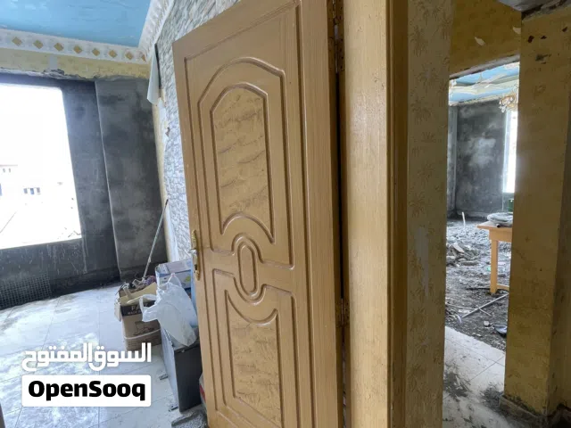 ابواب خشب وسخانات ومراوح ومراحيض
