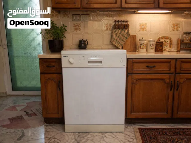 جلاية صحون من نوع Beko بحالة ممتازة جداً، استعمال خفيف ونظيف، شغالة بدون أي مشاكل وجاهزة للاستخدام