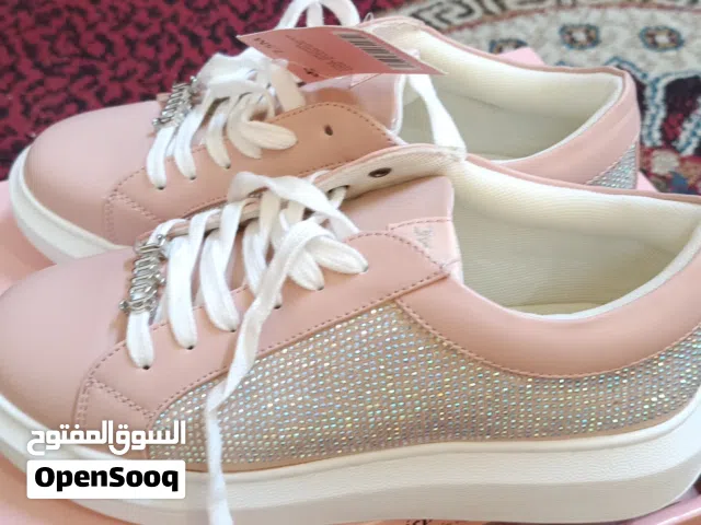 women shoe for sale size 38 new unused with box made in Italy.
