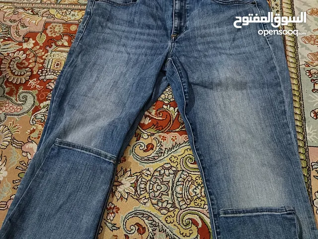 بنطلون جينز gap للبيع استعمال خفيف المقاس 34 بس skinny يعني ممكن 30-32
