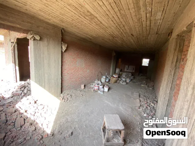 شقة 200 م للبيع تقاطع العشرين مع الملكة فيصل كلها علي الشارع بدون مناور او خلفي