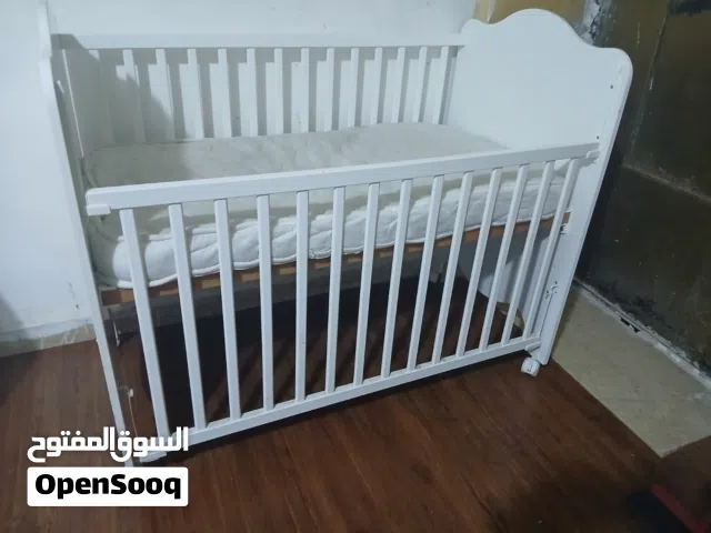تخت بيبي صنع بلغاري لعمر من سنتين لعمر 6 سنين + نطاطه اطفال + نطيطه اطفال بسعر مغري