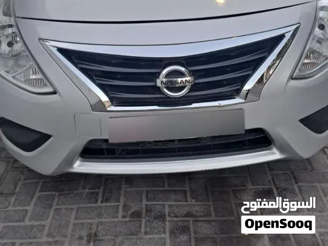 2015 نيسان صني Standard
