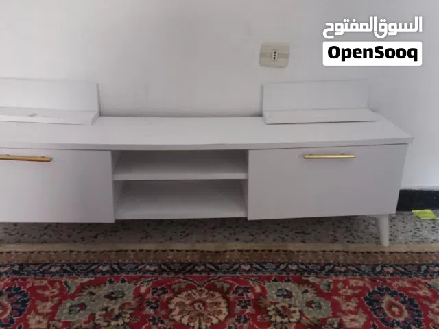 طاوله حاجه نضيفه وفاخرا