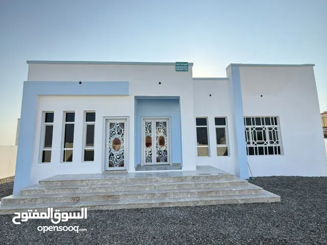 للبيع فيلا جديدة بتصميم راقٍ وتشطيبات حديثة، تجمع بين الفخامة والراحة، في موقع مميز على ثلاث شوارع