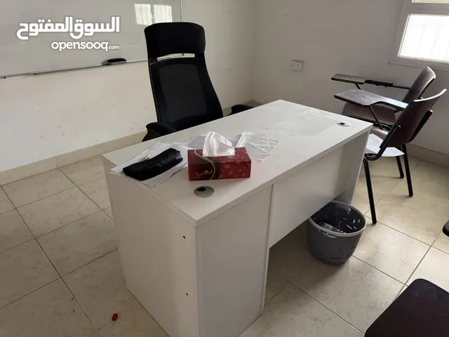 طاولة مكتبية