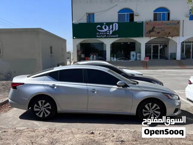 Sedan Toyota in Muscat
