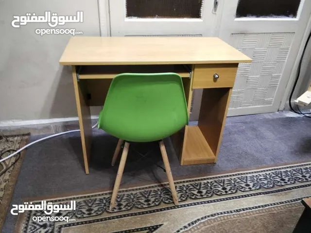 طاولة مكتب مع كرسي مميز بسعر مغري 30دينار