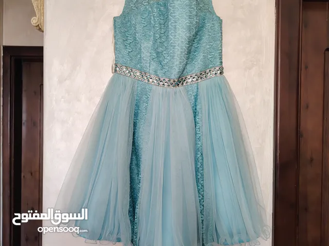 فساتين وثوب للبيع بسعر رمزي