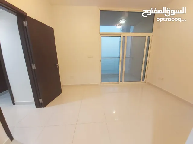 شقه للايجار غرفتان نوم...ثلاث حمامات...حمام للضيوف...مطبخ حديث...خزائن ملابس..نوافذ زجاجه مزدوجة...