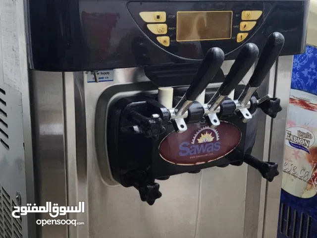 ماكينة ايس كريم بحاله جيدة جداً