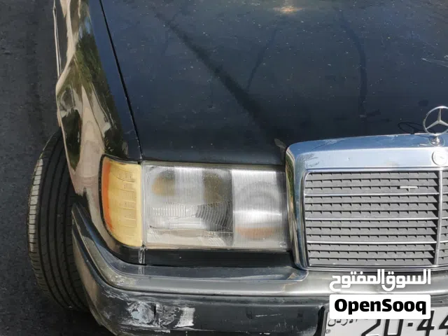 1993 مرسيدس بنز الفئة-E E 200