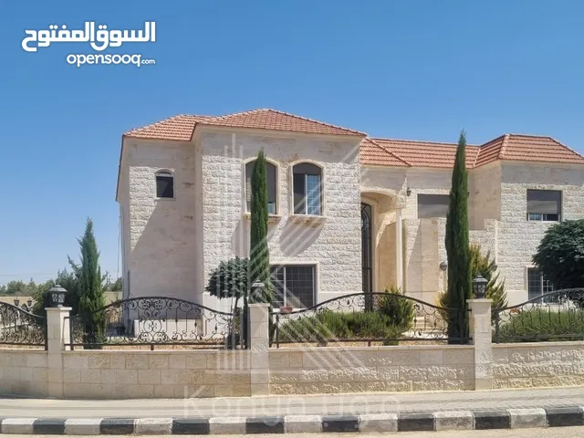 690 m2 4 Bedrooms Villa for Sale in Amman Airport Road - Manaseer Gs