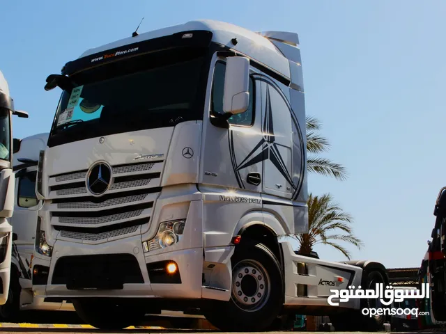 Tractor Unit Mercedes Benz 2017 in Zarqa