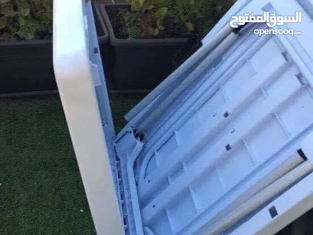 طاولة الرحل والعزايم قابلة للطي