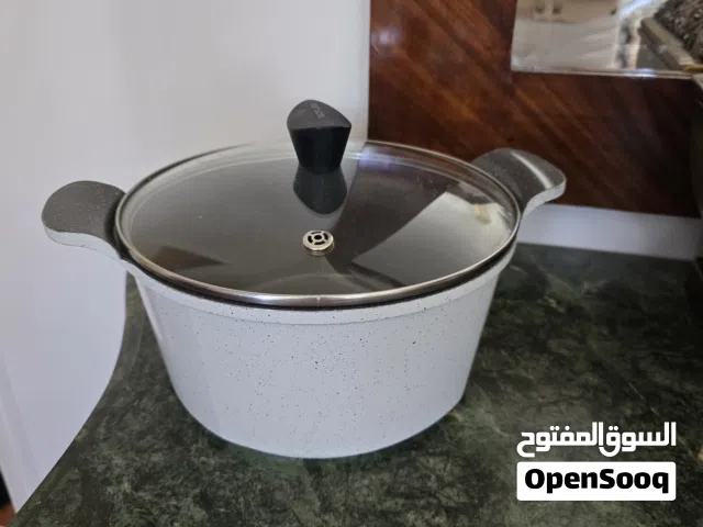 اغراض مطبخ للبيع مجموعه - طناجر- طنجره - قلاي بغطاء  - مقلاه - صينيه -مساكات-