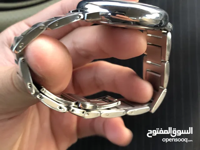 ساعه جميلا الساعه جتني هديه ولا اعرف بل سعات الساعه نضيفه وبل كرتون