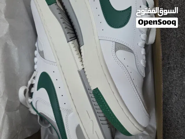 حذاء نايك اصلي جديد لم يستعمل من قبل New Nike shoes never used before