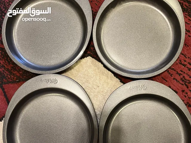 أدوات مطبخ : بيتزا و فرن و صواني متنوعة مثل نثريات
