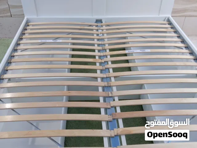 تخت بحالة ممتازة