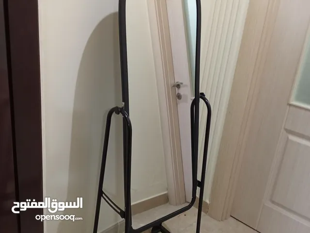 فرصة للبيع مرايا طويلة جديدة لم تستخدم بالاستاند الاحذية والشنط من محل مشهور وترابيزه جديدة ايكيا