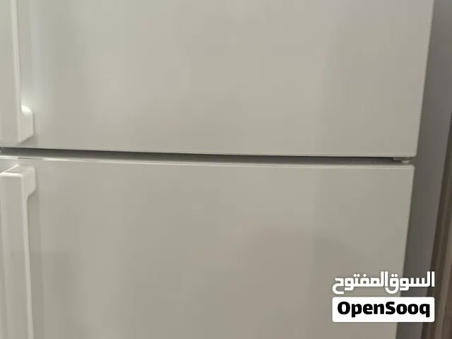 ثلاجه شبه جديده قابل للتفاوض