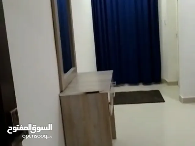 شقة نظيفة جداً ايجار شهرى و سنوى فقط