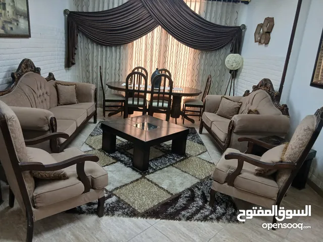 طقم كنب مستعمل مع طاولات للبيع