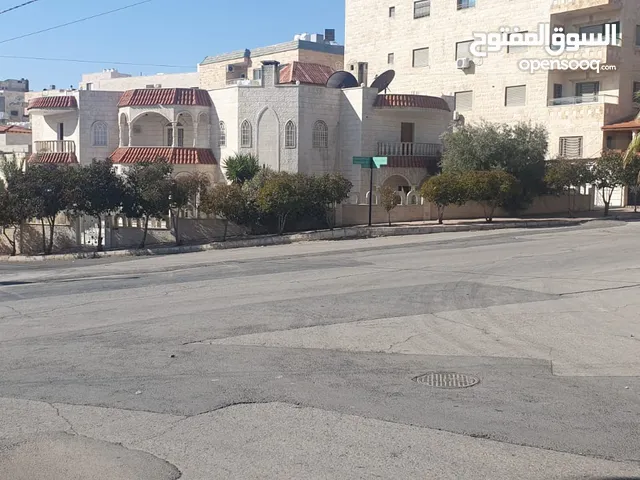 550 m2 5 Bedrooms Villa for Sale in Amman Tabarboor